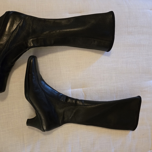 Prada black leather boots size 38 - Picture 2 of 4